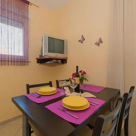 In With Pool Access, Terrace, Air Conditioning, Wi-fi, 3548-4 Pakostane
