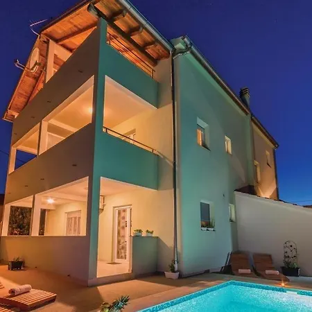 In With Pool Access, Terrace, Air Conditioning, Wi-fi, 3548-4 Pakoštane