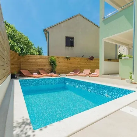 In With Pool Access, Terrace, Air Conditioning, Wi-fi, 3548-4 Pakoštane