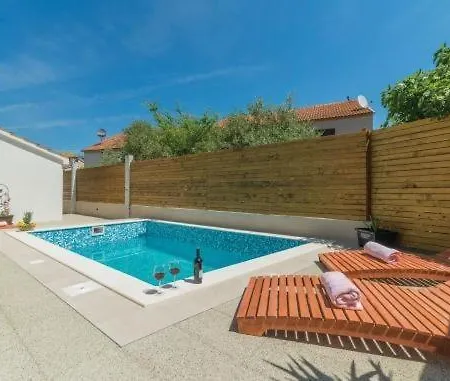 In With Pool Access, Terrace, Air Conditioning, Wi-fi, 3548-4 Διαμέρισμα Pakoštane
