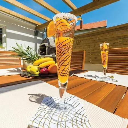 Διαμέρισμα In With Pool Access, Terrace, Air Conditioning, Wi-fi, 3548-4