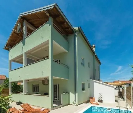 Apartment In With Pool Access, Terrace, Air Conditioning, Wi-fi, 3548-4 Pakostane