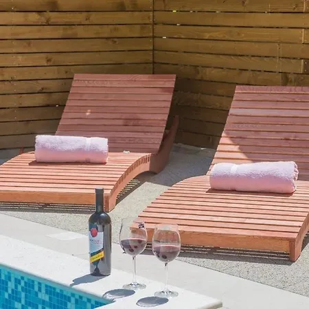 Διαμέρισμα In With Pool Access, Terrace, Air Conditioning, Wi-fi, 3548-4